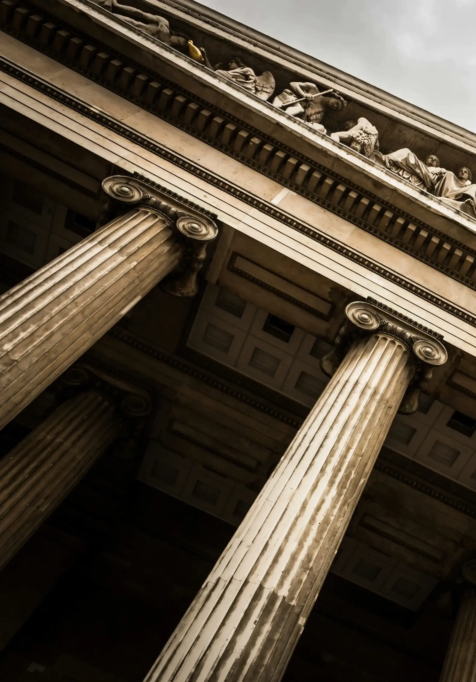 An image of a courthouse